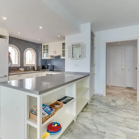 Апартаменты Estepona Beach Apartment Эстепона