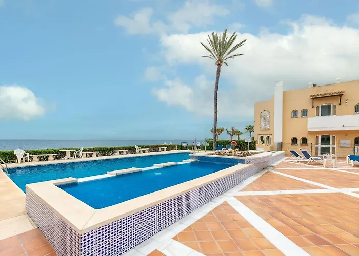 Estepona Beach Apartment شقة *