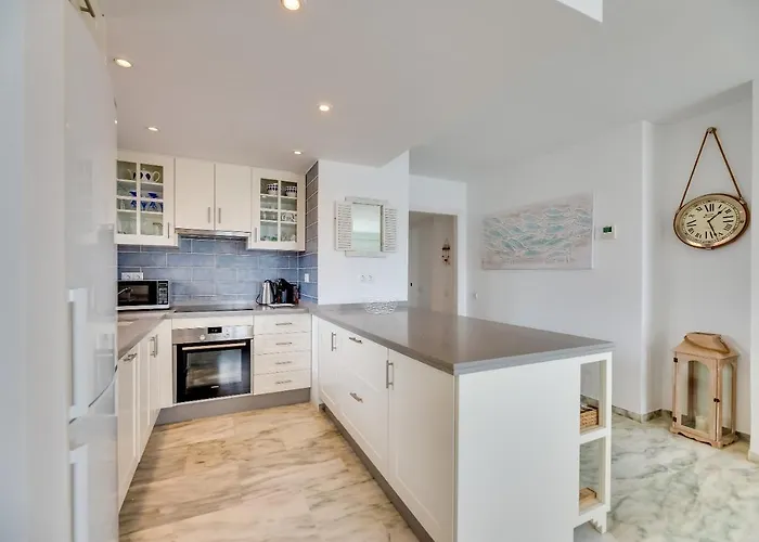 Estepona Beach Apartment Естепона