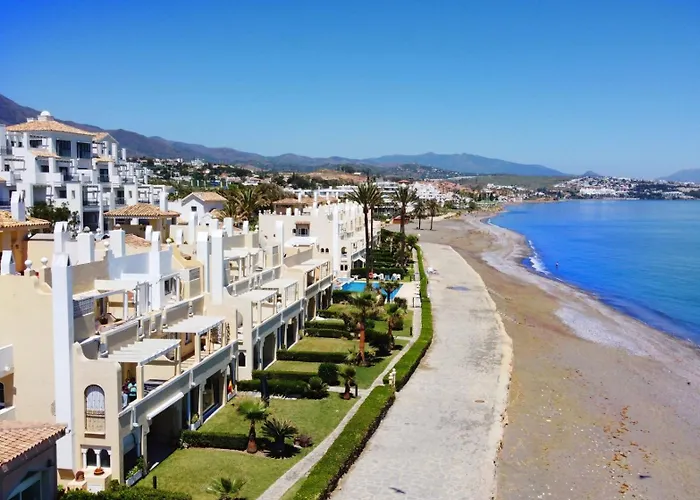 Estepona Beach Apartment Естепона